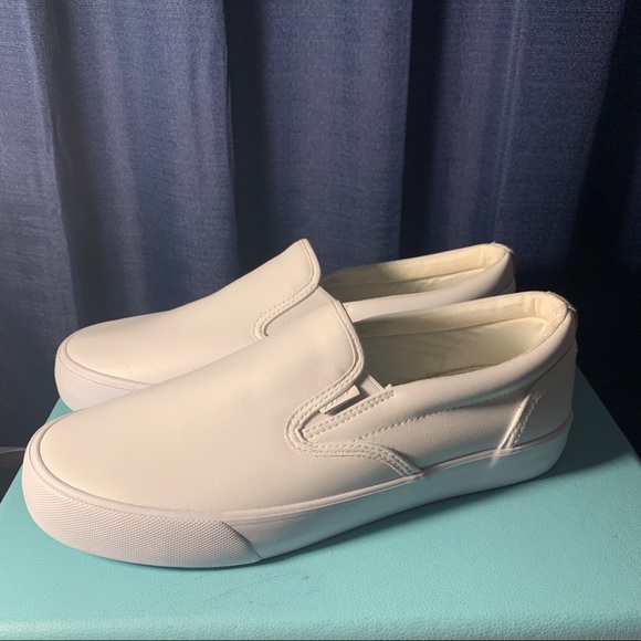 White Lugz size 10 never worn slip on sneakers - Picture 3 of 8